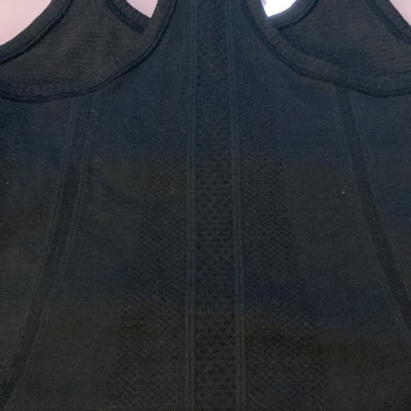 Lululemon tank🖤 - Picture 3 of 6